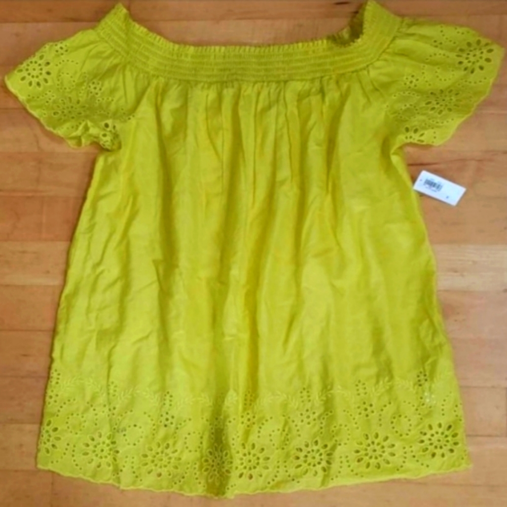 Old Navy NWT off shoulder top